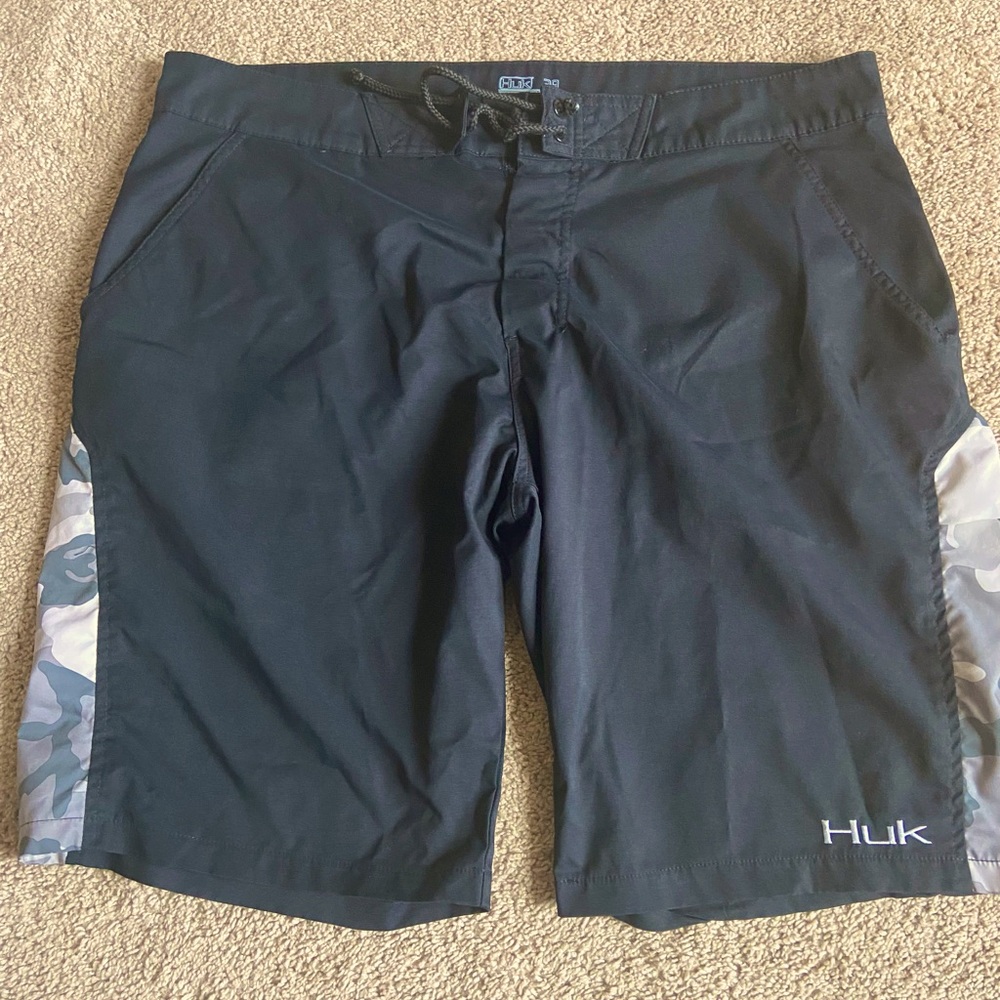 Huk size 38 board shorts great shape